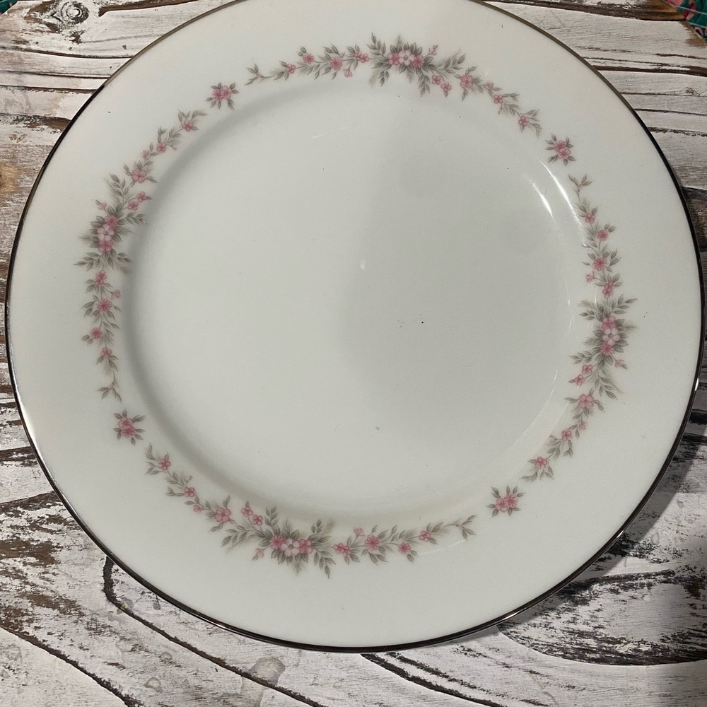 Noritake White Plate with Pink Floral‎ Design 8.25” set of 4